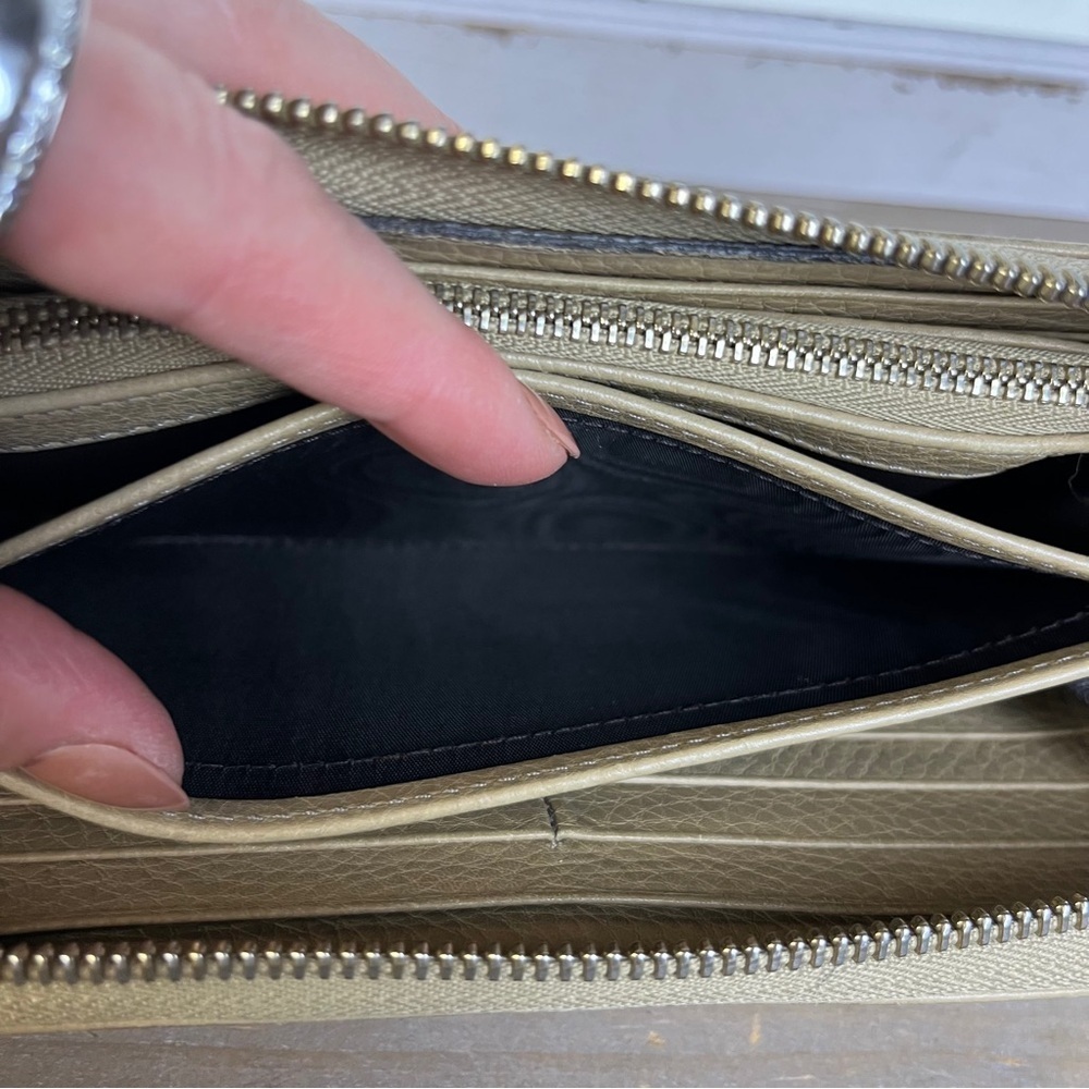 Gucci Soho Beige Leather Zip Around Wallet Tassel Logo Authentic 308364 Gifting - Picture 12 of 16